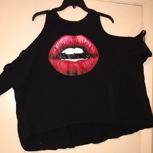 Sexy red lip shirt 👄